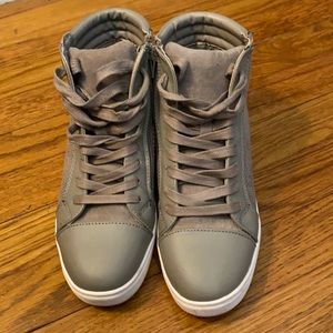 Steve Madden High Top sneakers